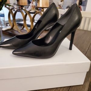 Charles David Caleesi Leather Pump NIB